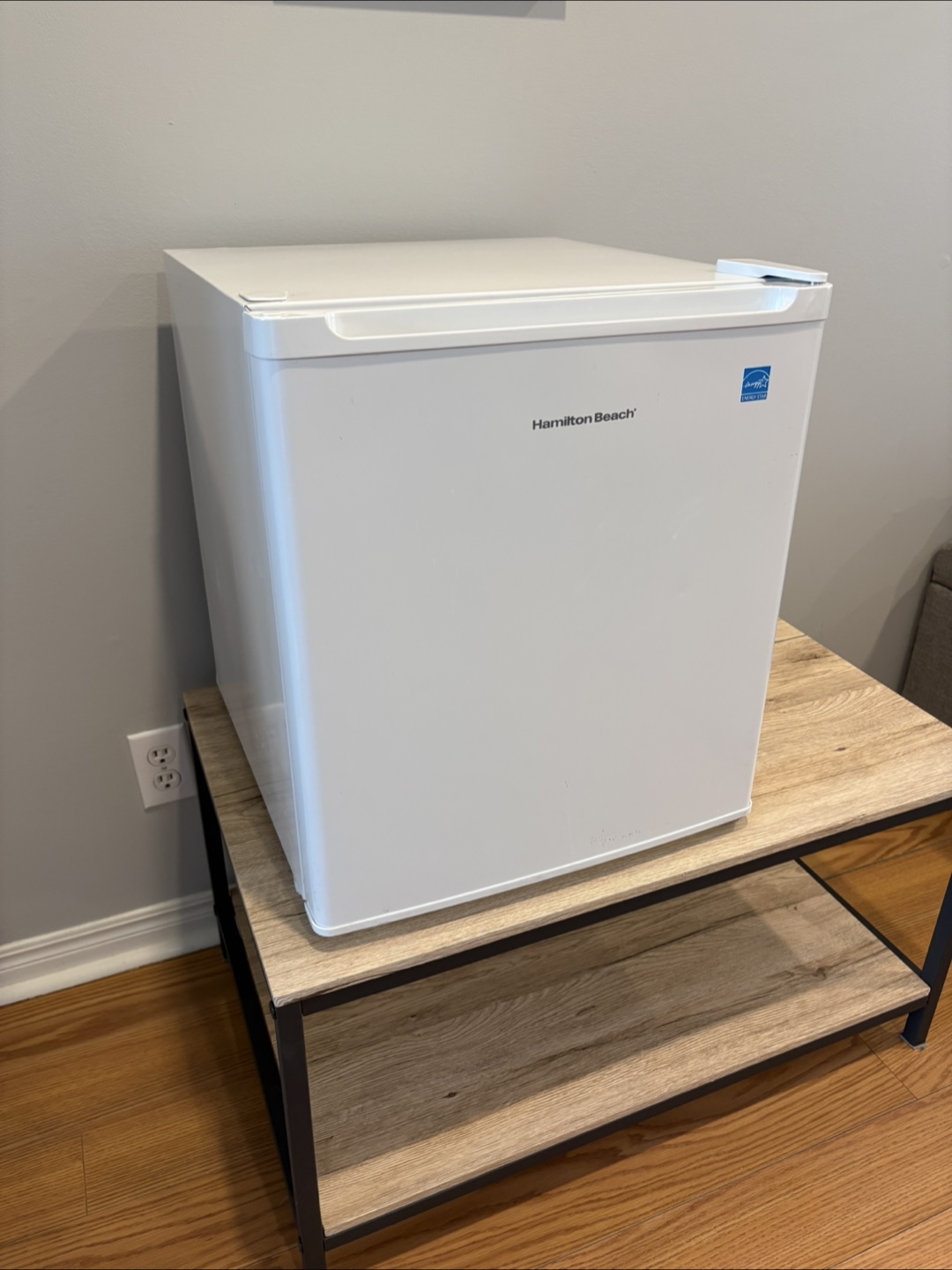 Hamilton Beach Mini Fridge - White