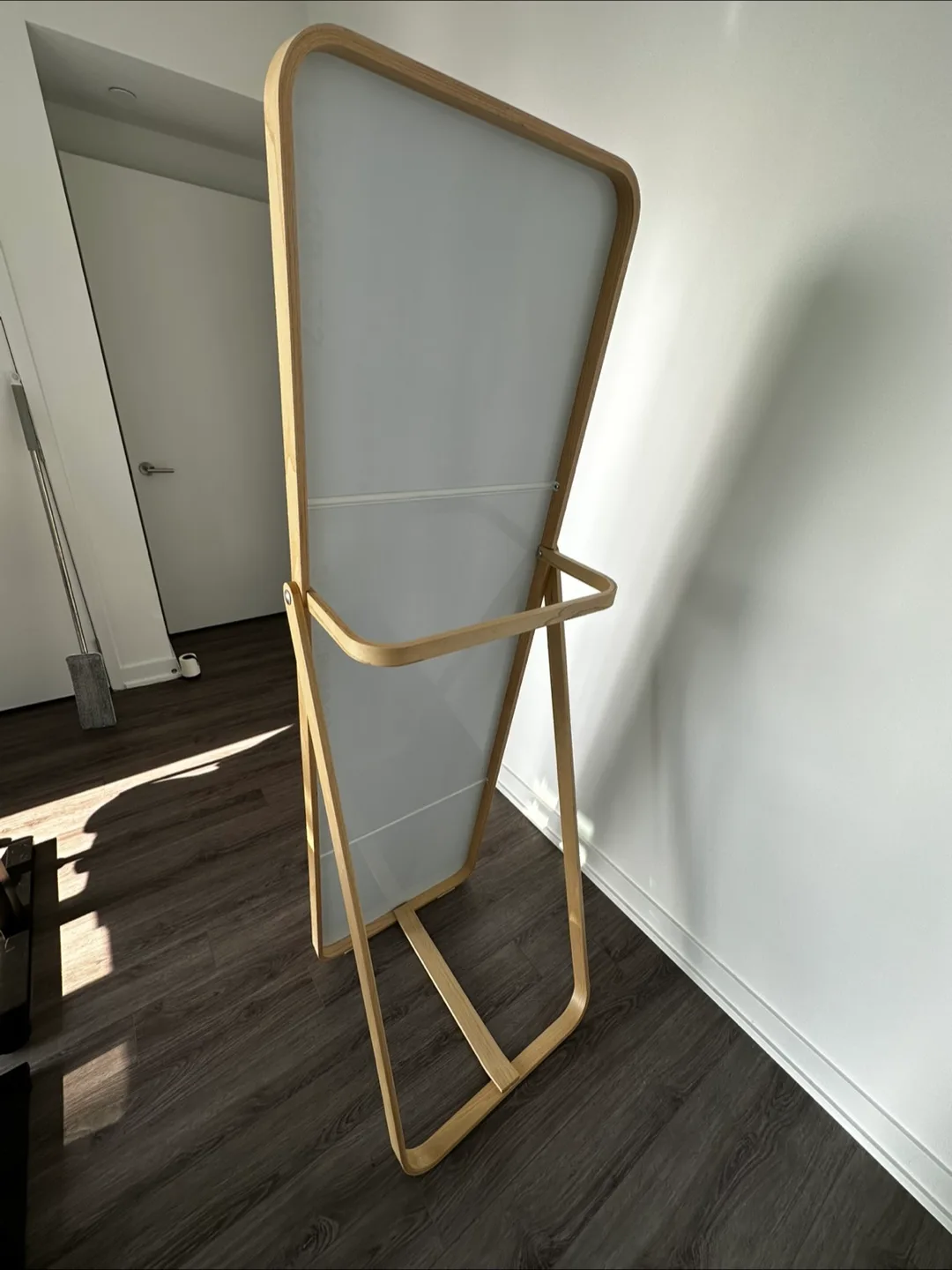 IKORNNES Standing Mirror image indicator(5)