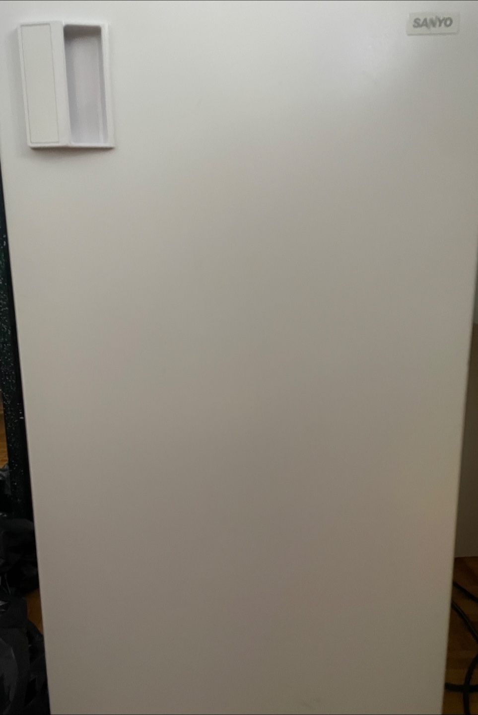 Mini Fridge (Sanyo)
