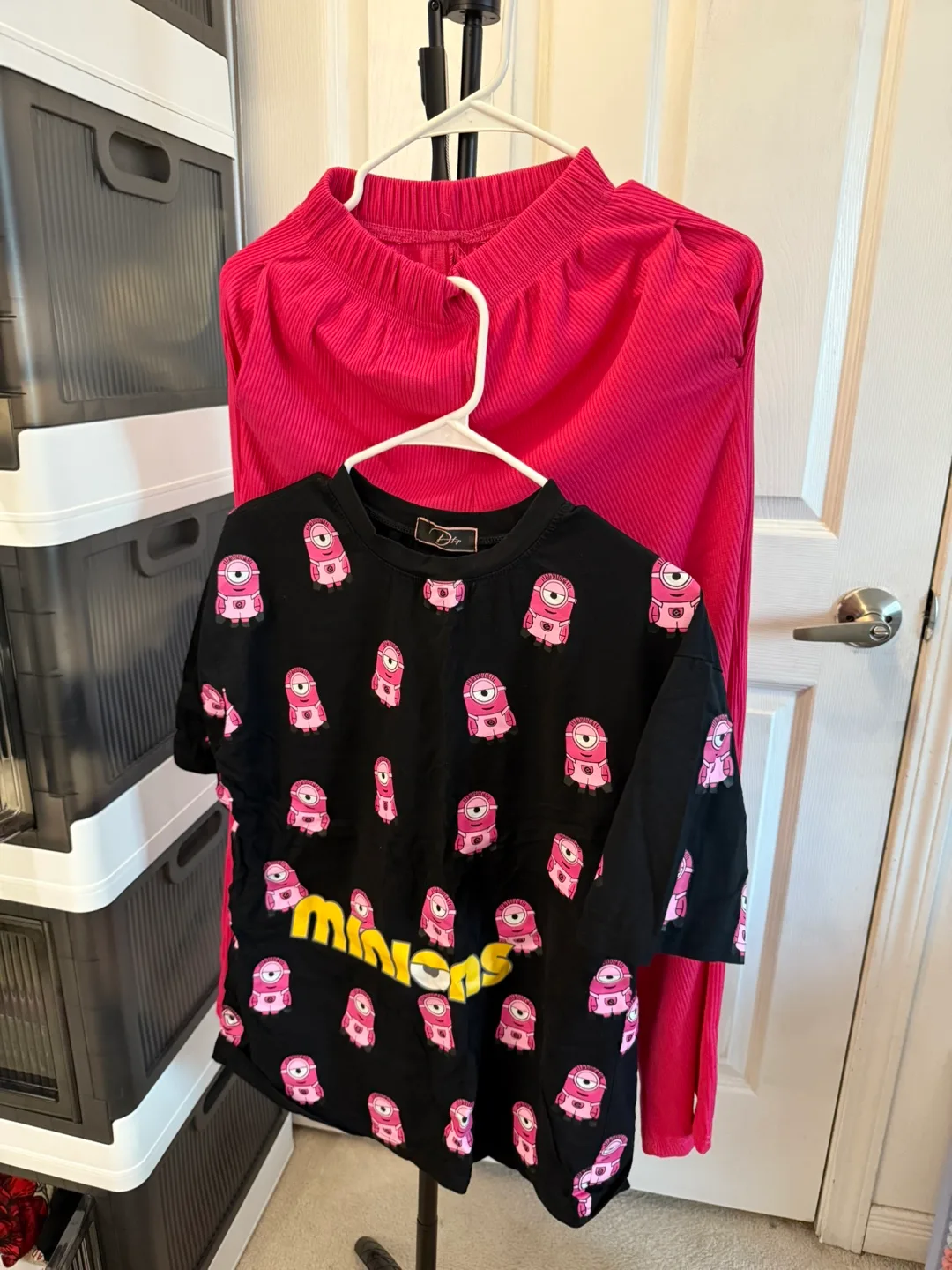 Minions Black T-shirt & Pink Pants Set thumbnail