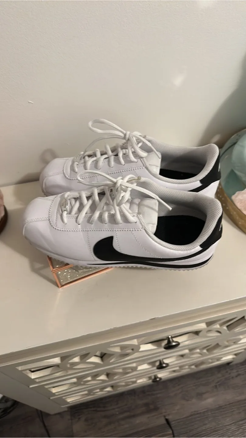 Nike Cortez White/Black Sneakers image indicator(5)