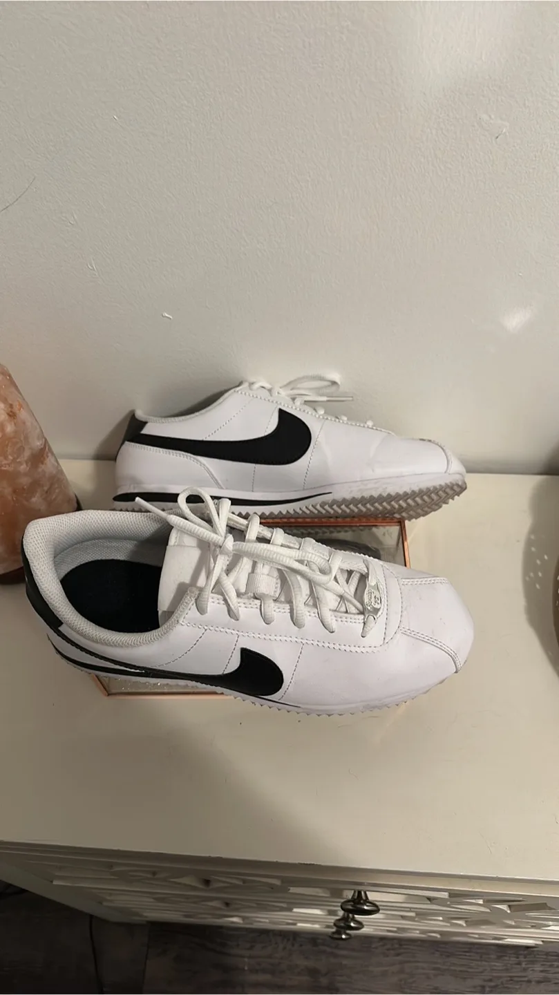 Nike Cortez White/Black Sneakers image indicator(2)