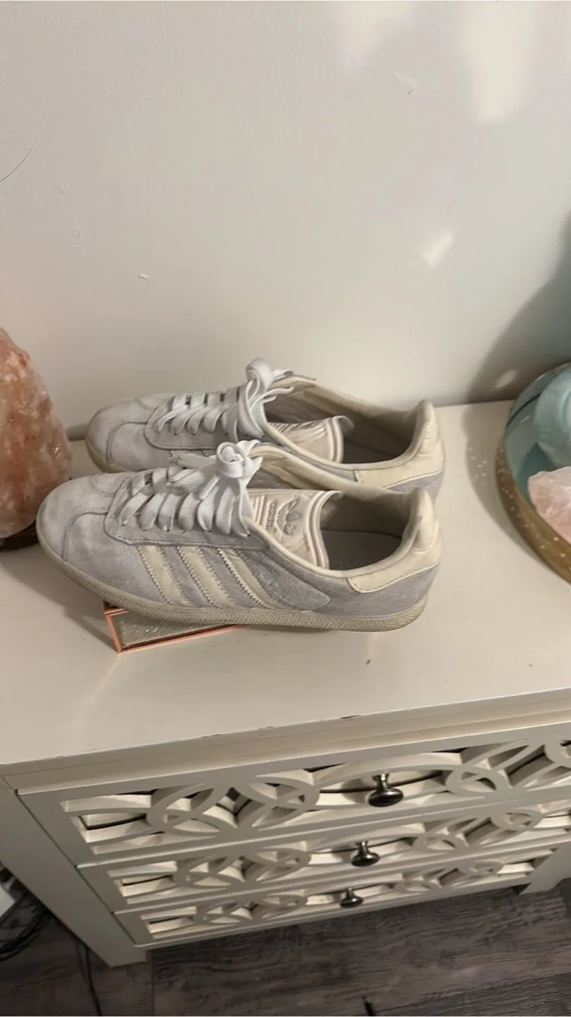 Adidas Gazelle Shoes - Size 8.5 image indicator(3)
