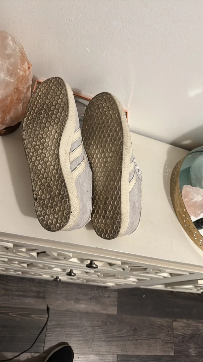 Adidas Gazelle Shoes - Size 8.5 image indicator(5)