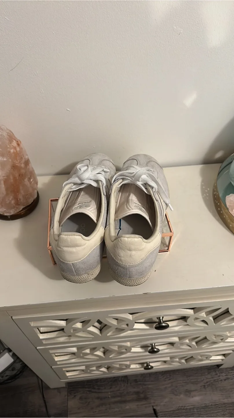 Adidas Gazelle Shoes - Size 8.5 image indicator(2)