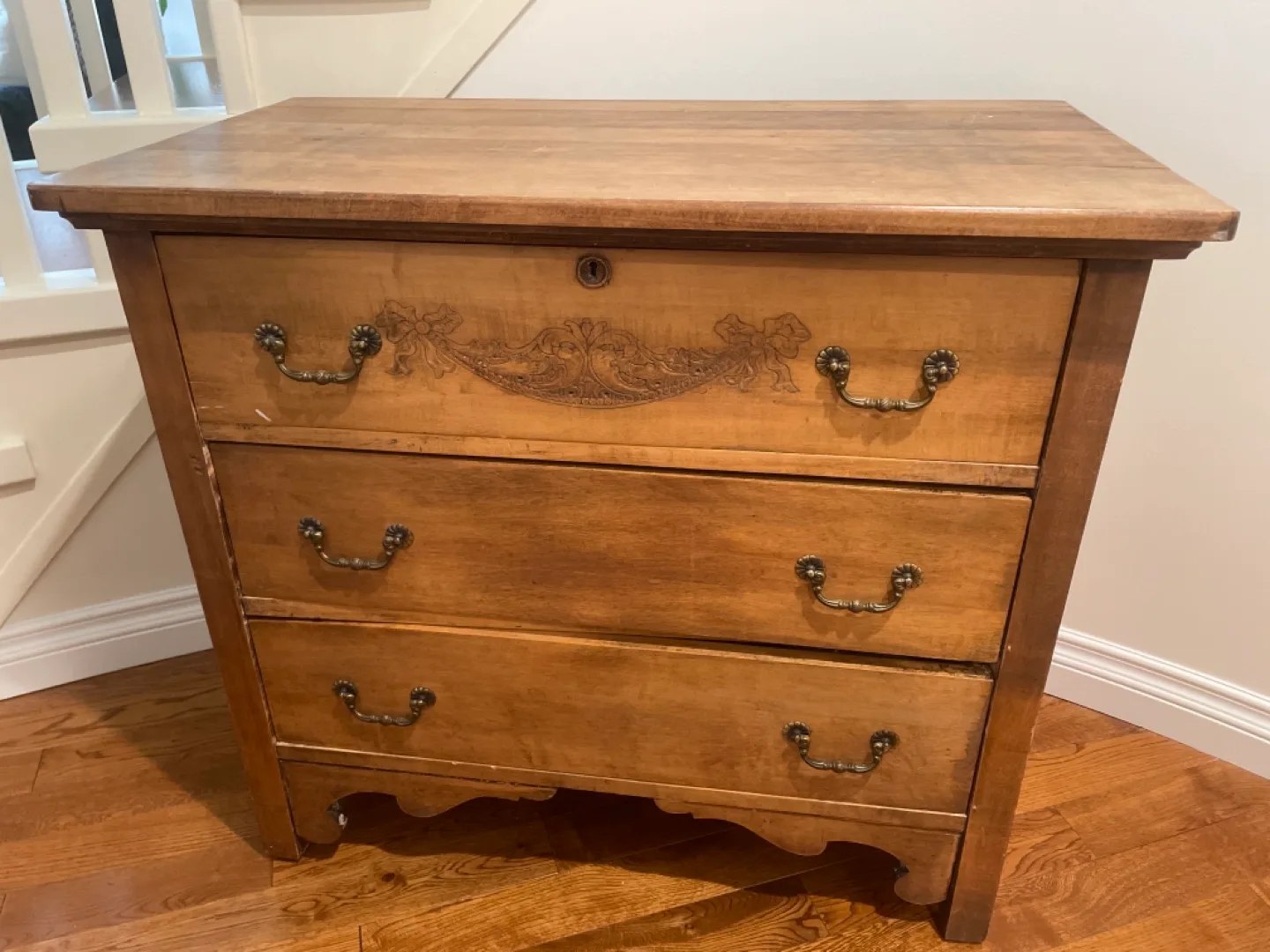 Wooden 3-Drawer Dresser image indicator(2)