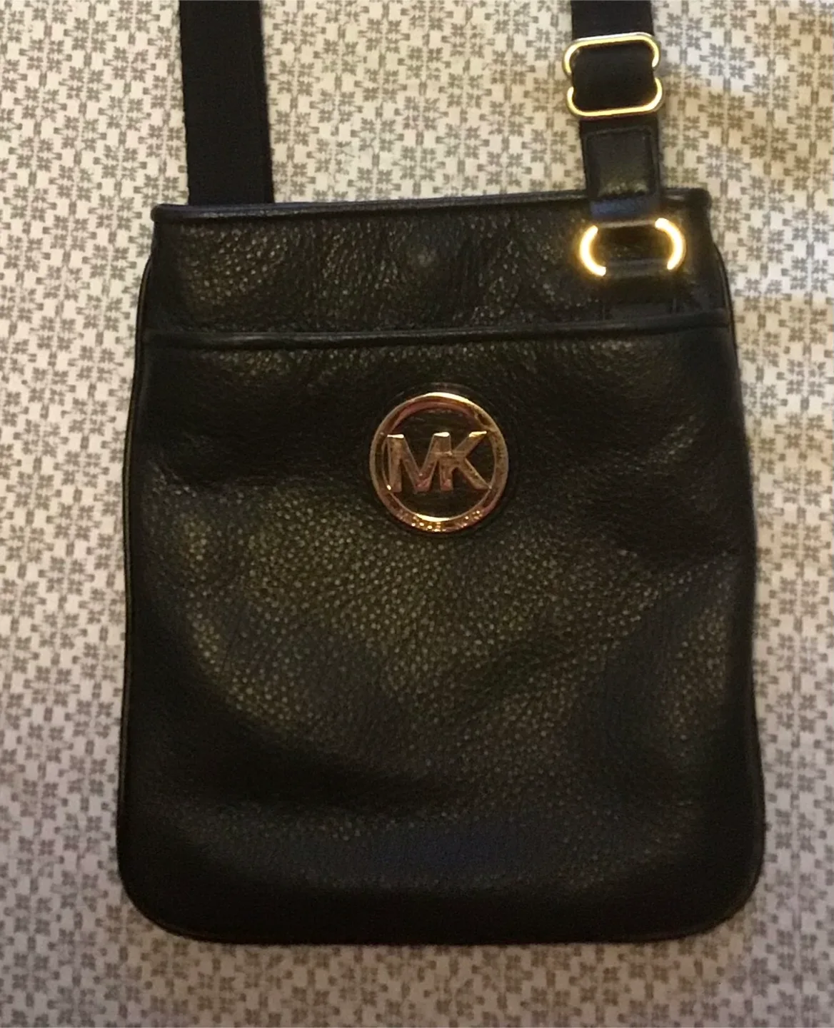 🤩 Michael Kors Black Leather Crossbody Bag image indicator(2)
