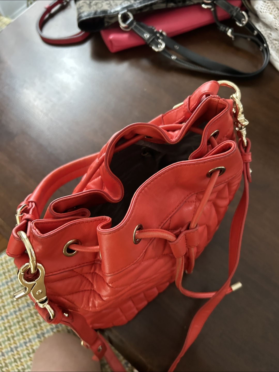 Badgley Mischka Red Quilted Bucket Bag - photo 2