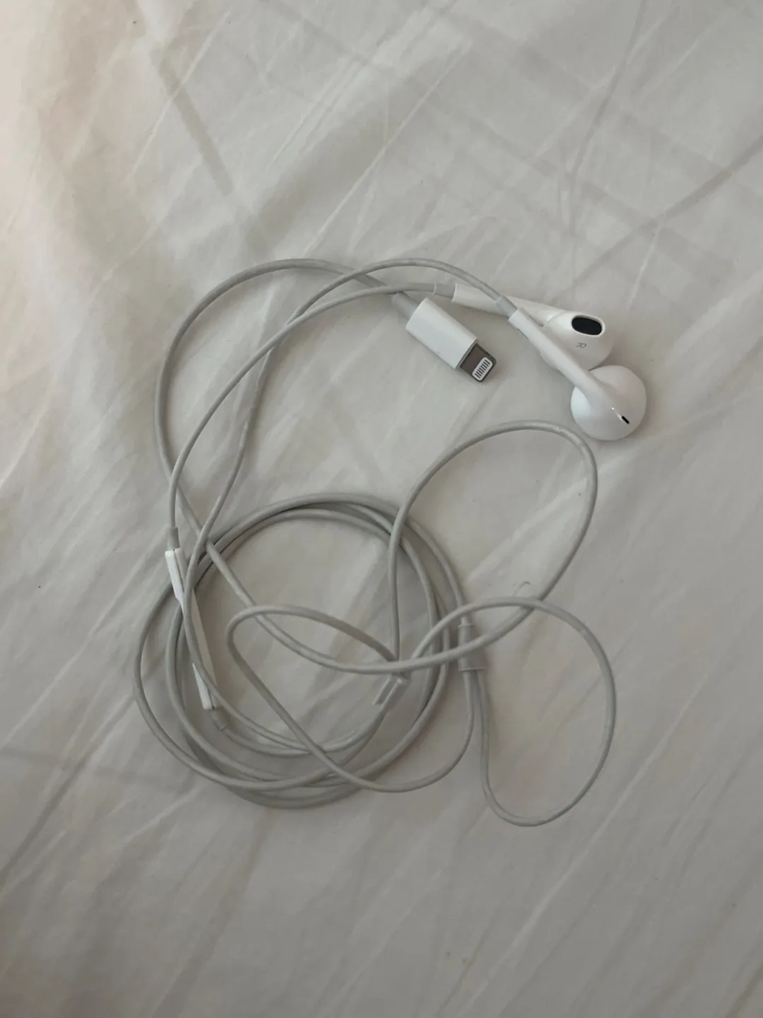 Apple EarPods (Lightning Connector) thumbnail