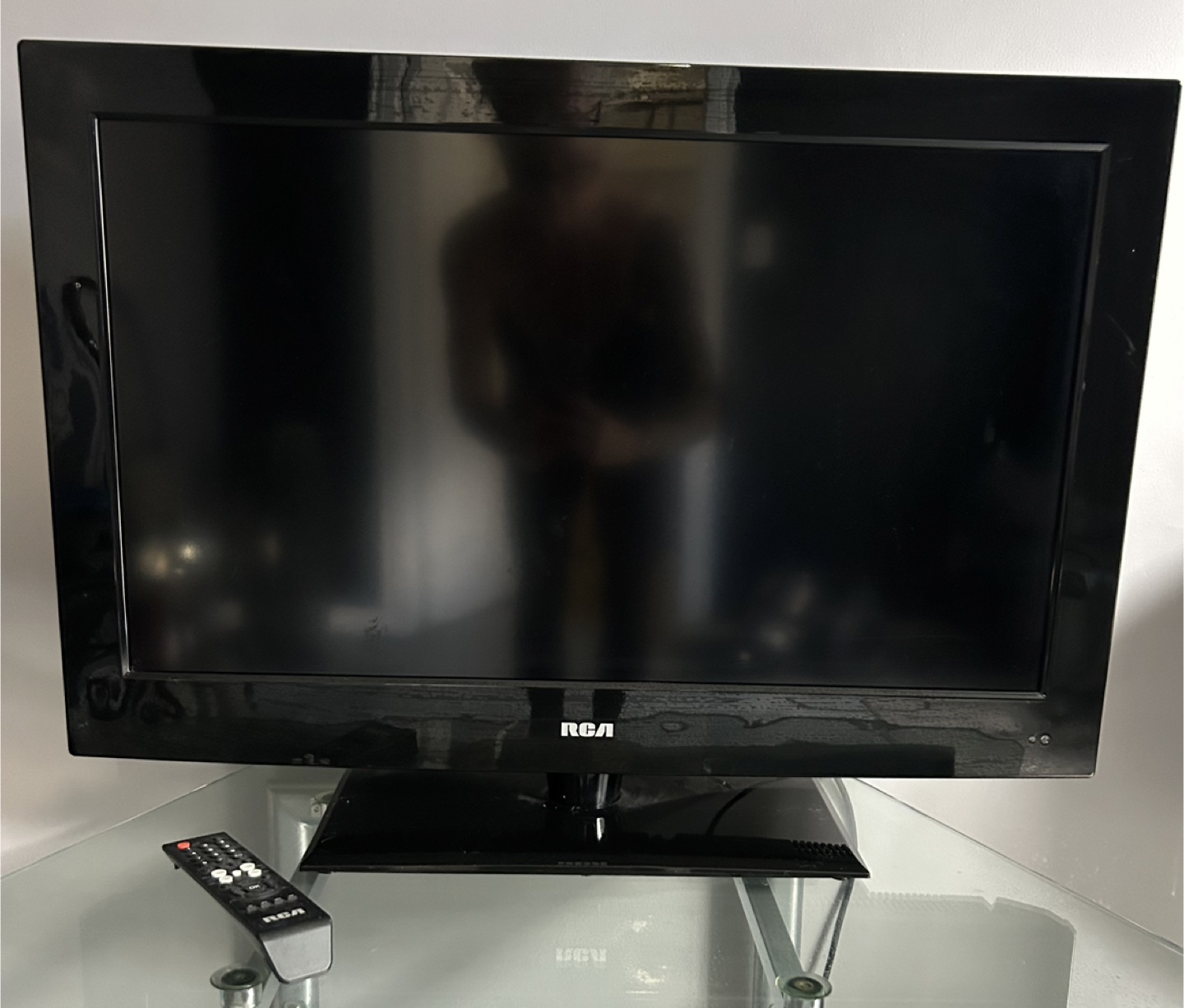 RCA 32" LCD Television - photo 2