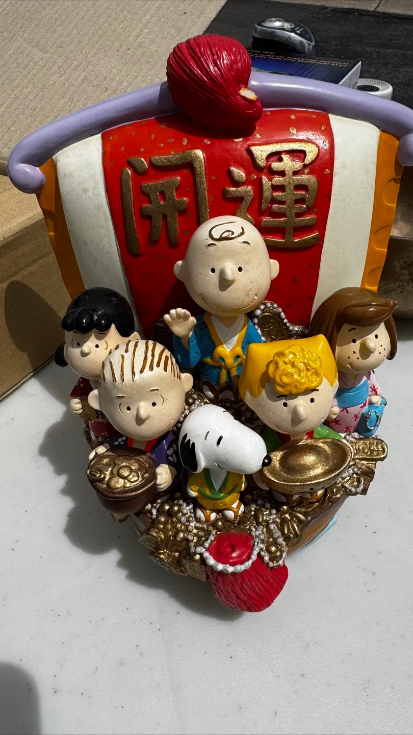 Snoopy & Peanuts Gang Figurine thumbnail