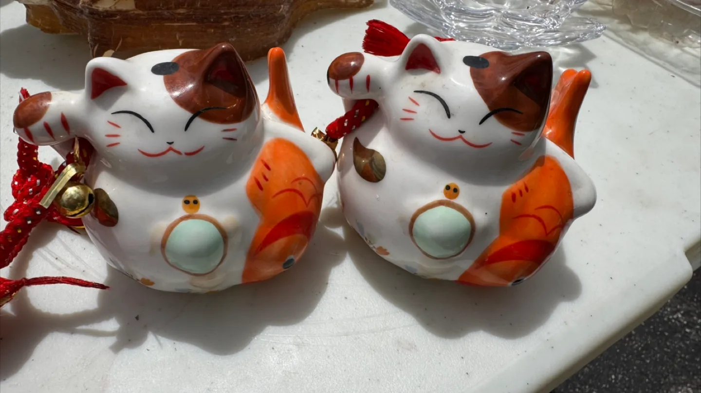 Maneki Neko Lucky Cat Figurine thumbnail