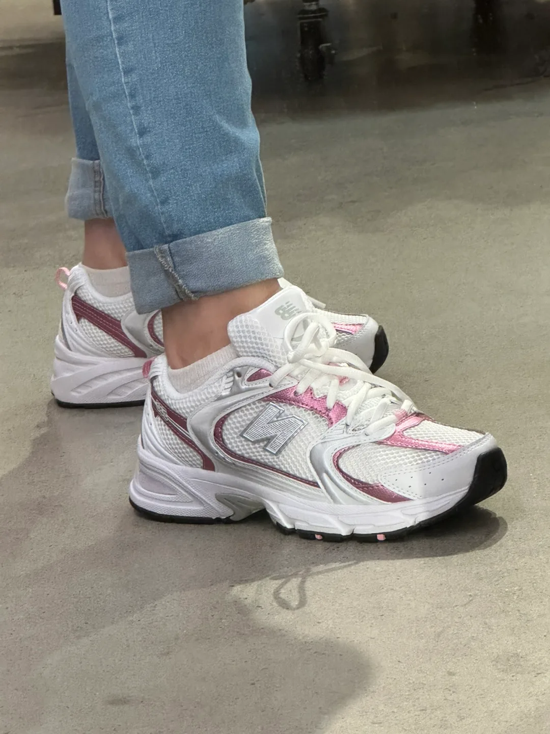 New Balance 530 Running Shoes White Pink 6.5 US image indicator(6)