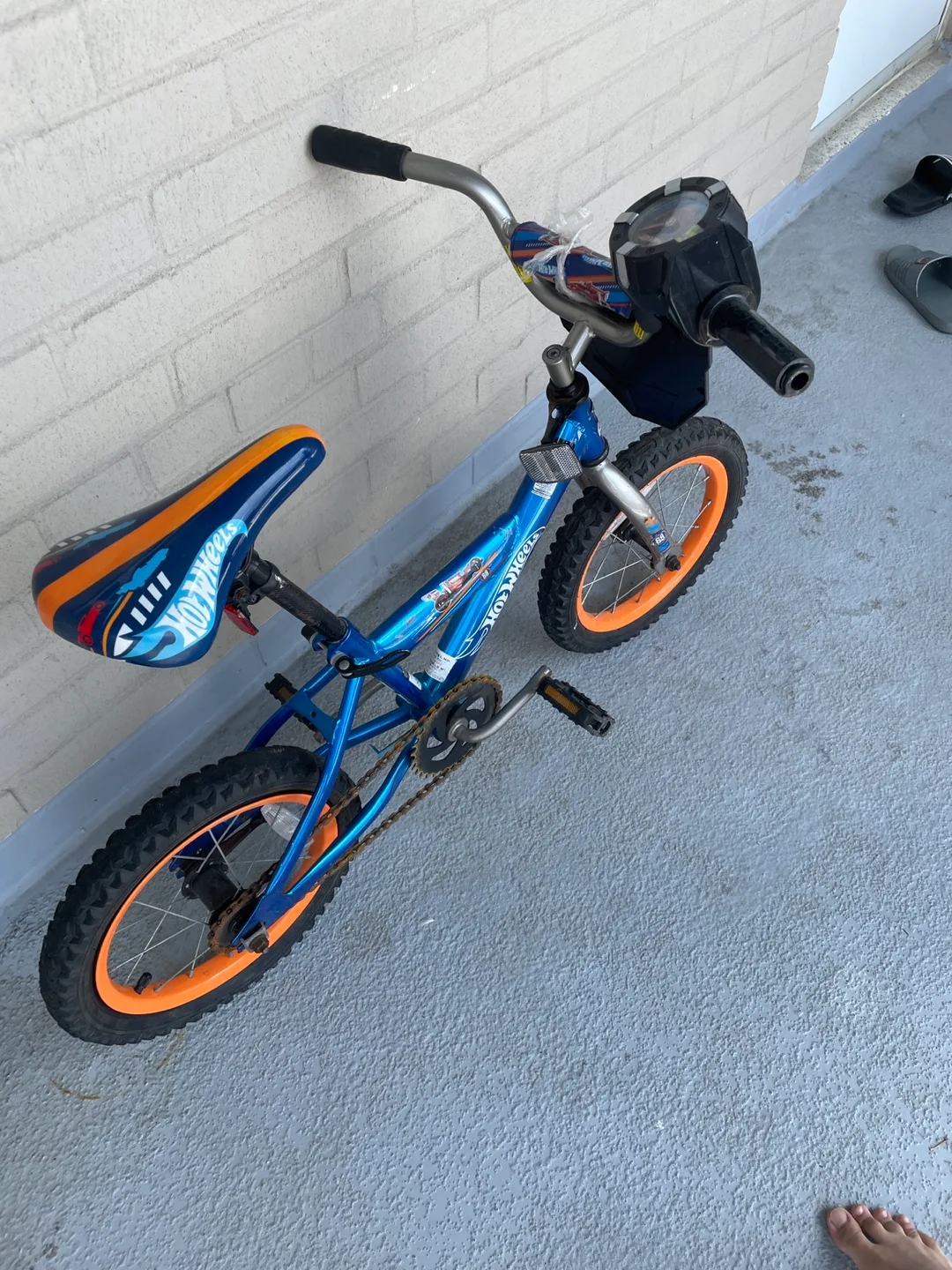 Hot Wheels Kids' Bike - Blue & Orange image indicator(3)