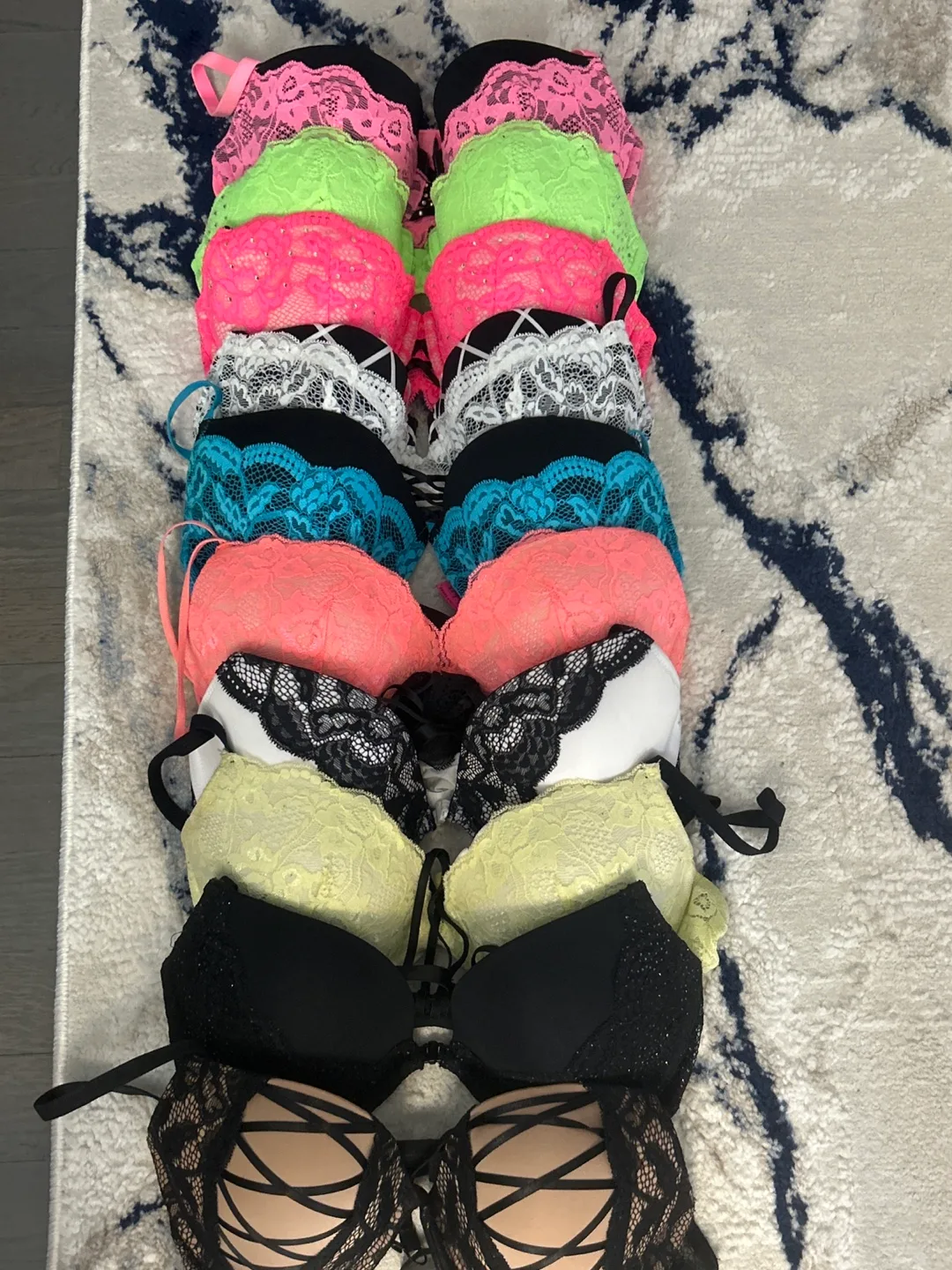 La Senza Bras - Size 32D thumbnail