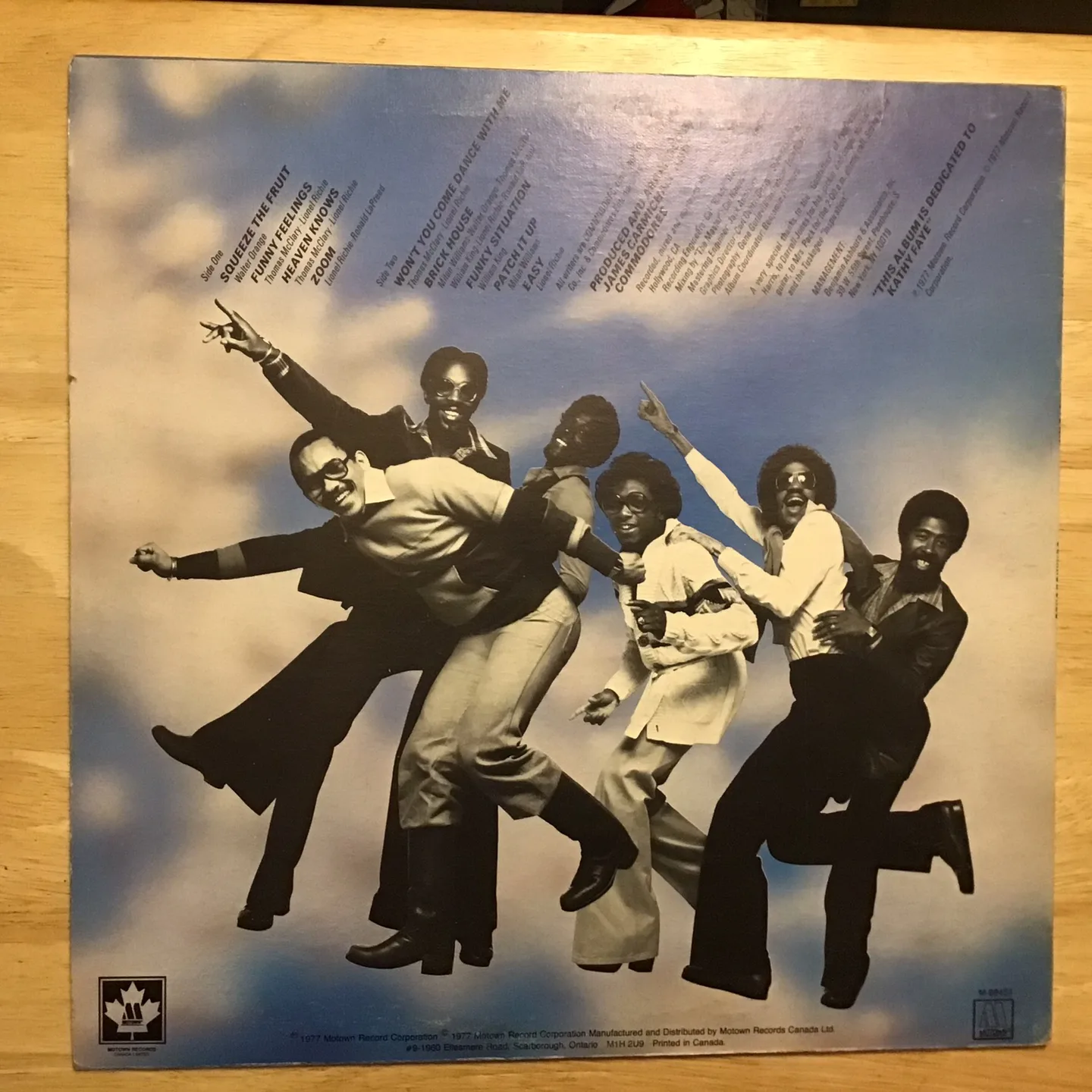 🤩 Commodores Album - Autographed Poster Included image indicator(2)