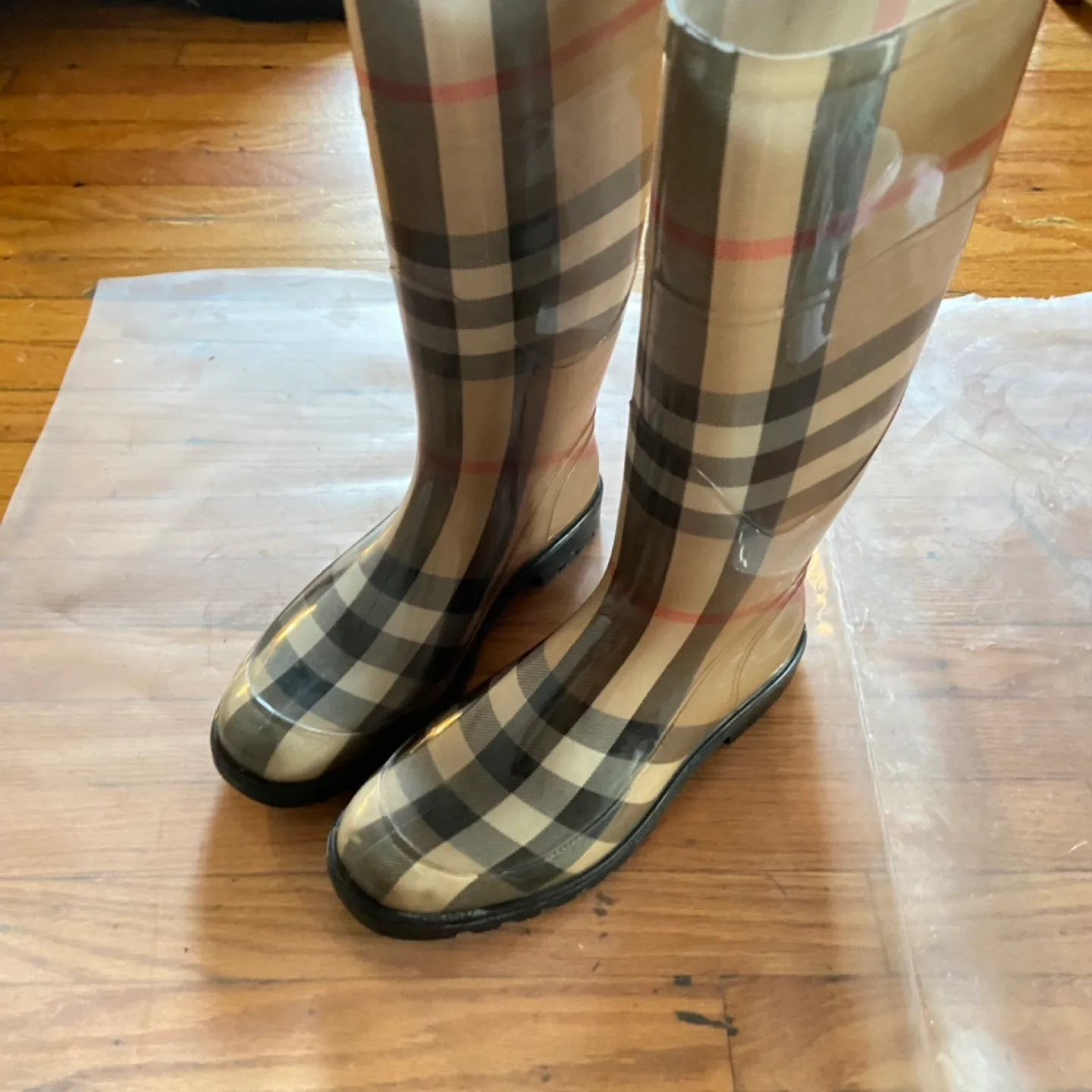Burberry Classic Nova Check Rain Boots Rubber Wellington Boots image indicator(3)