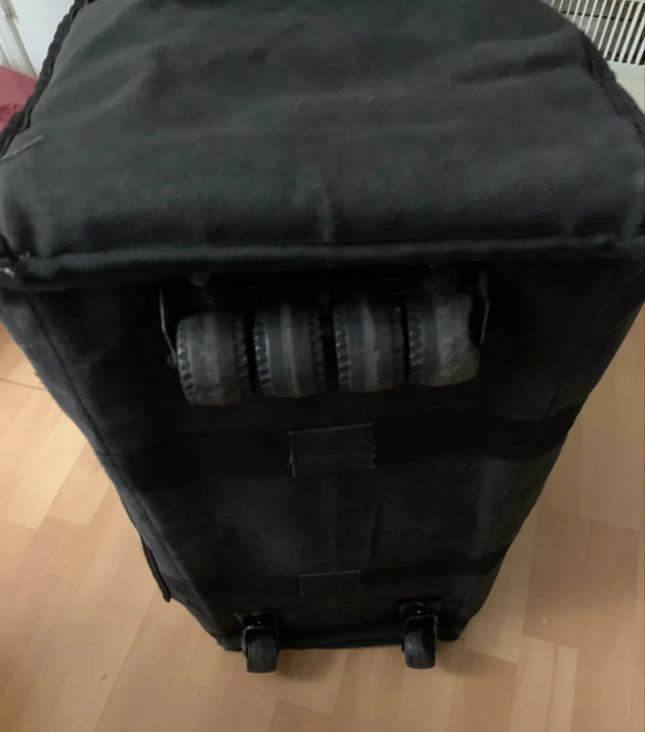 Black Rolling Suitcase image indicator(3)
