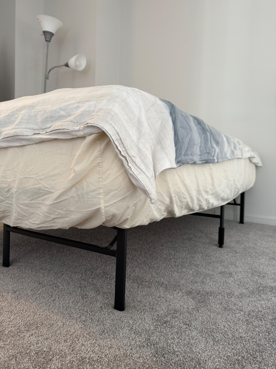 Full size mattress and metal bed frame - photo 2