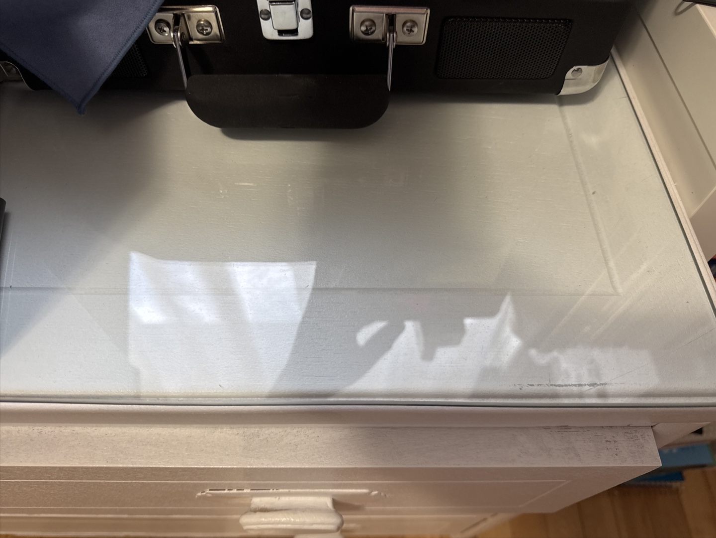 White 3-Drawer Dresser solid wood with glass - photo 3
