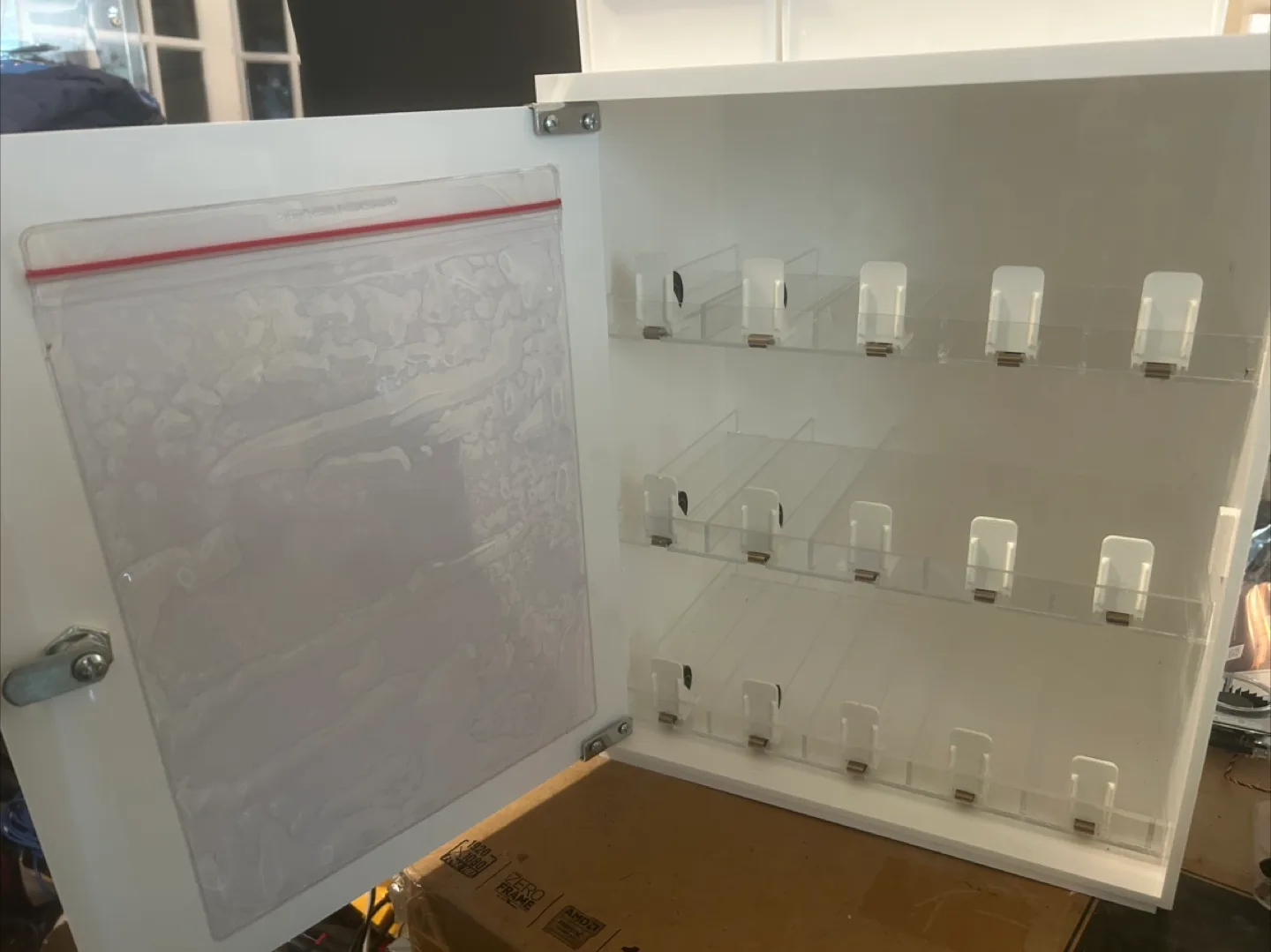 Custom White Cosmetic Box with Lock, Organizer and Picture Frame image indicator(3)