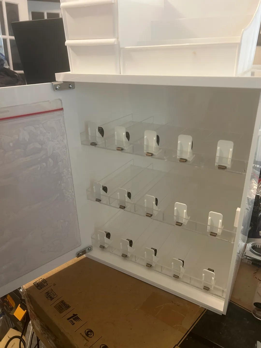 Custom White Cosmetic Box with Lock, Organizer and Picture Frame image indicator(6)