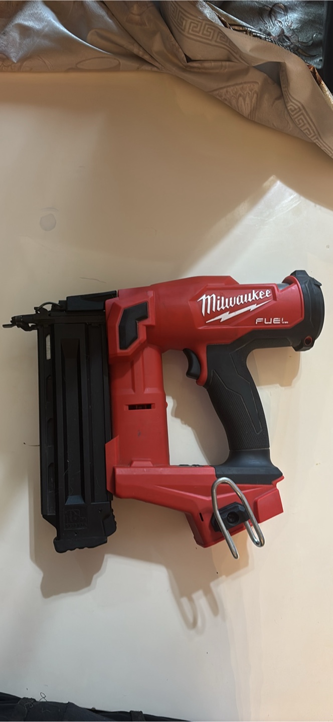 Milwaukee FUEL 18V Cordless Brad Nailer