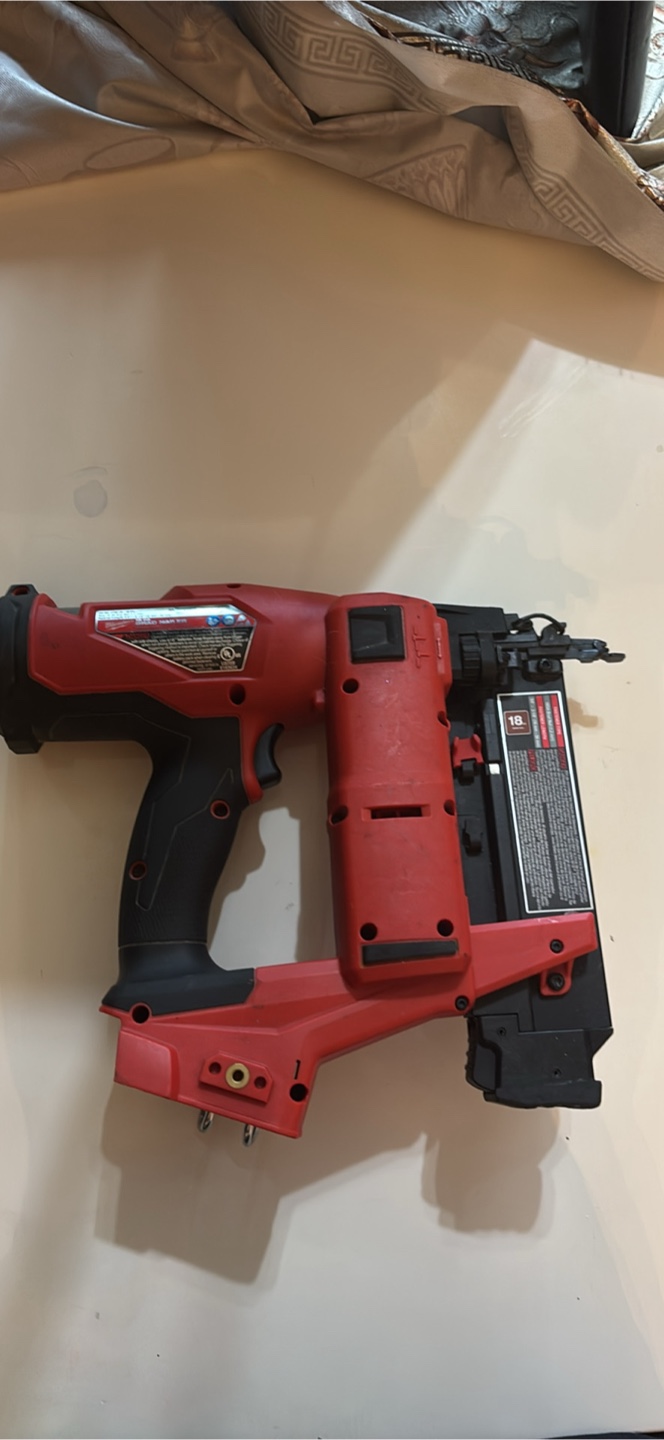 Milwaukee FUEL 18V Cordless Brad Nailer - photo 2