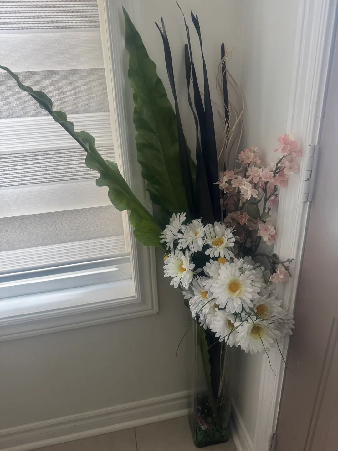 Artificial Floral Arrangement in Vase image indicator(2)