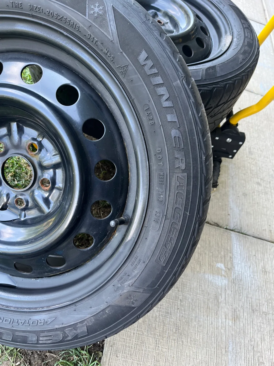 Winter Access 205/55R16 Winter Tires image indicator(2)