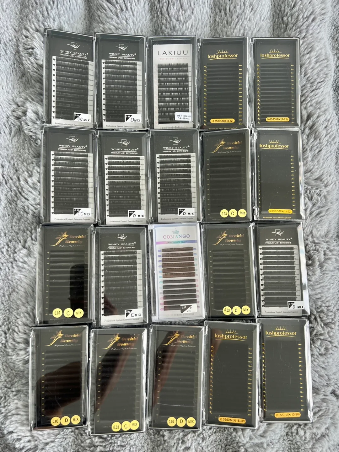 Mixed Eyelash Extensions - Winky Beauty, Lakiiu, More! image indicator(3)