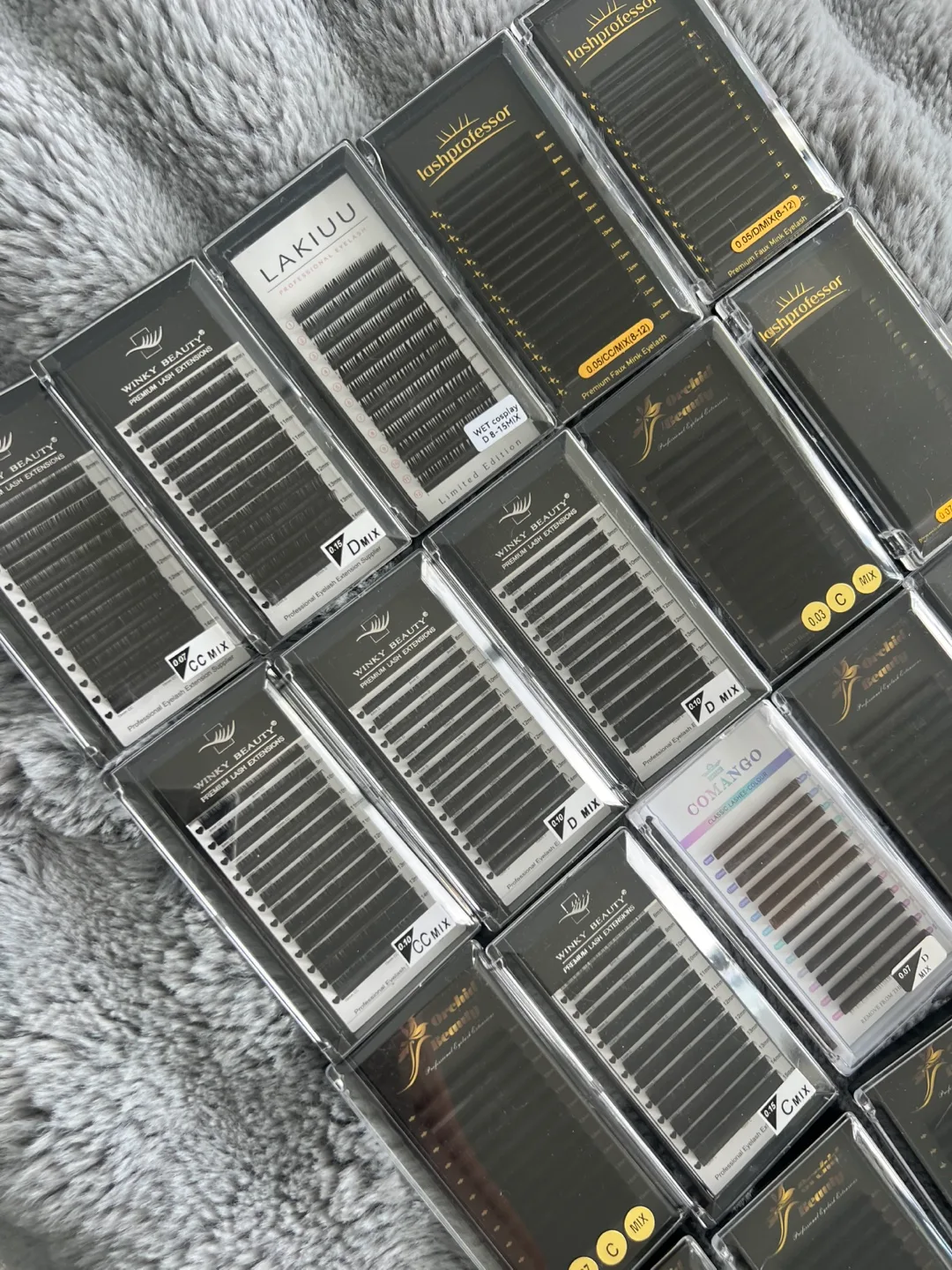 Mixed Eyelash Extensions - Winky Beauty, Lakiiu, More! image indicator(2)