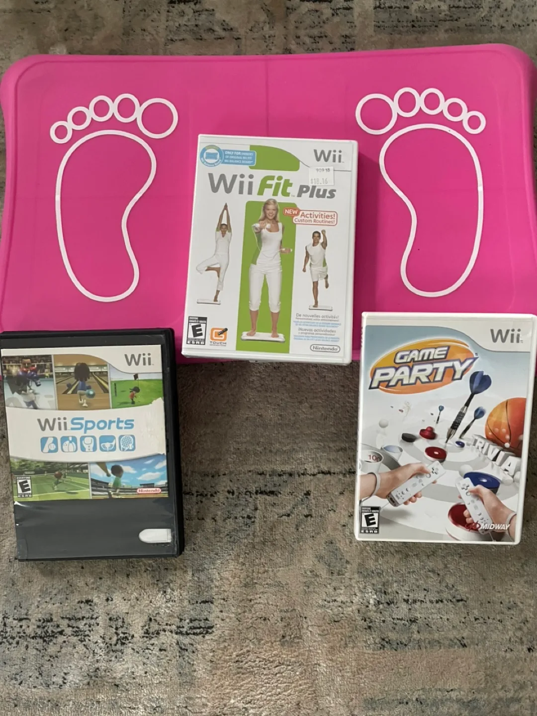 Nintendo Wii Console with Games & Accessories image indicator(2)