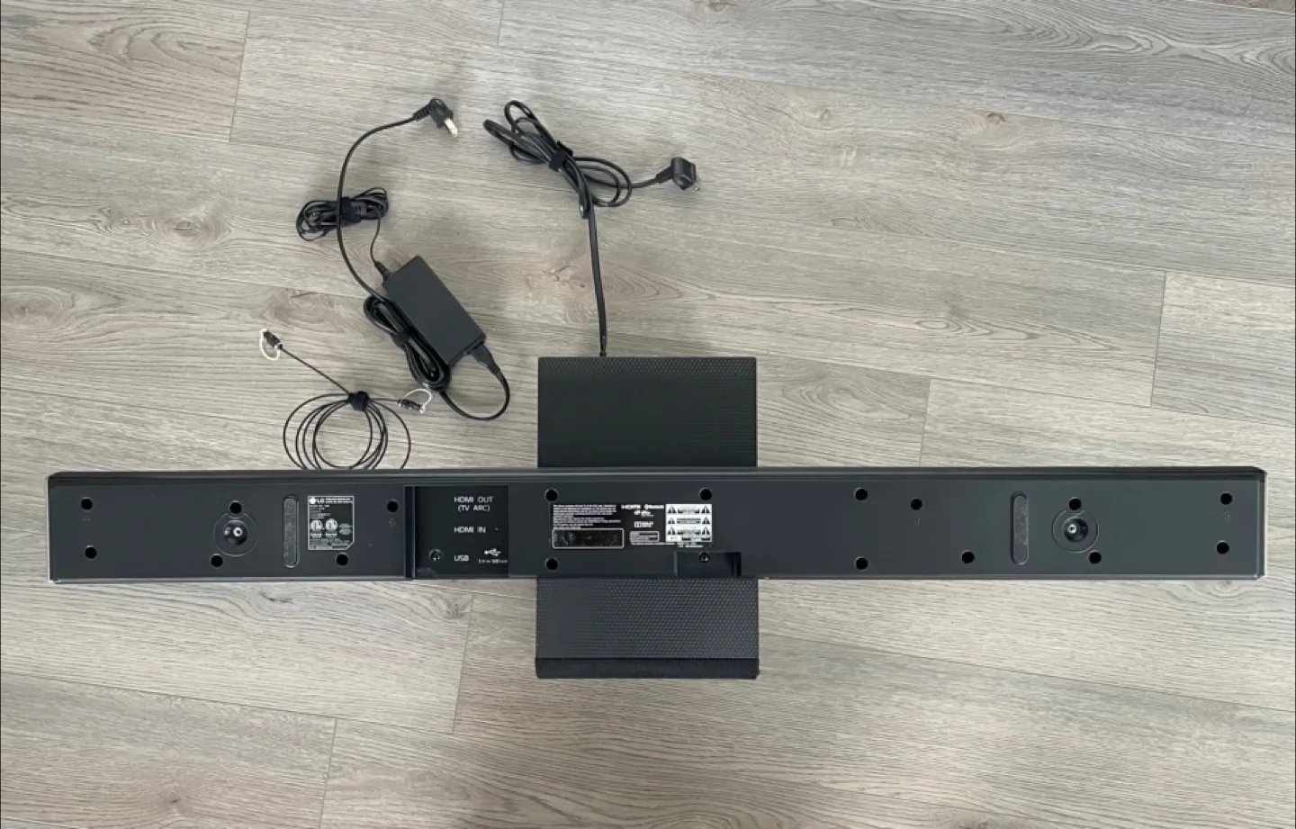 LG SH4 Sound Bar with SPH5B-W Subwoofer image indicator(2)