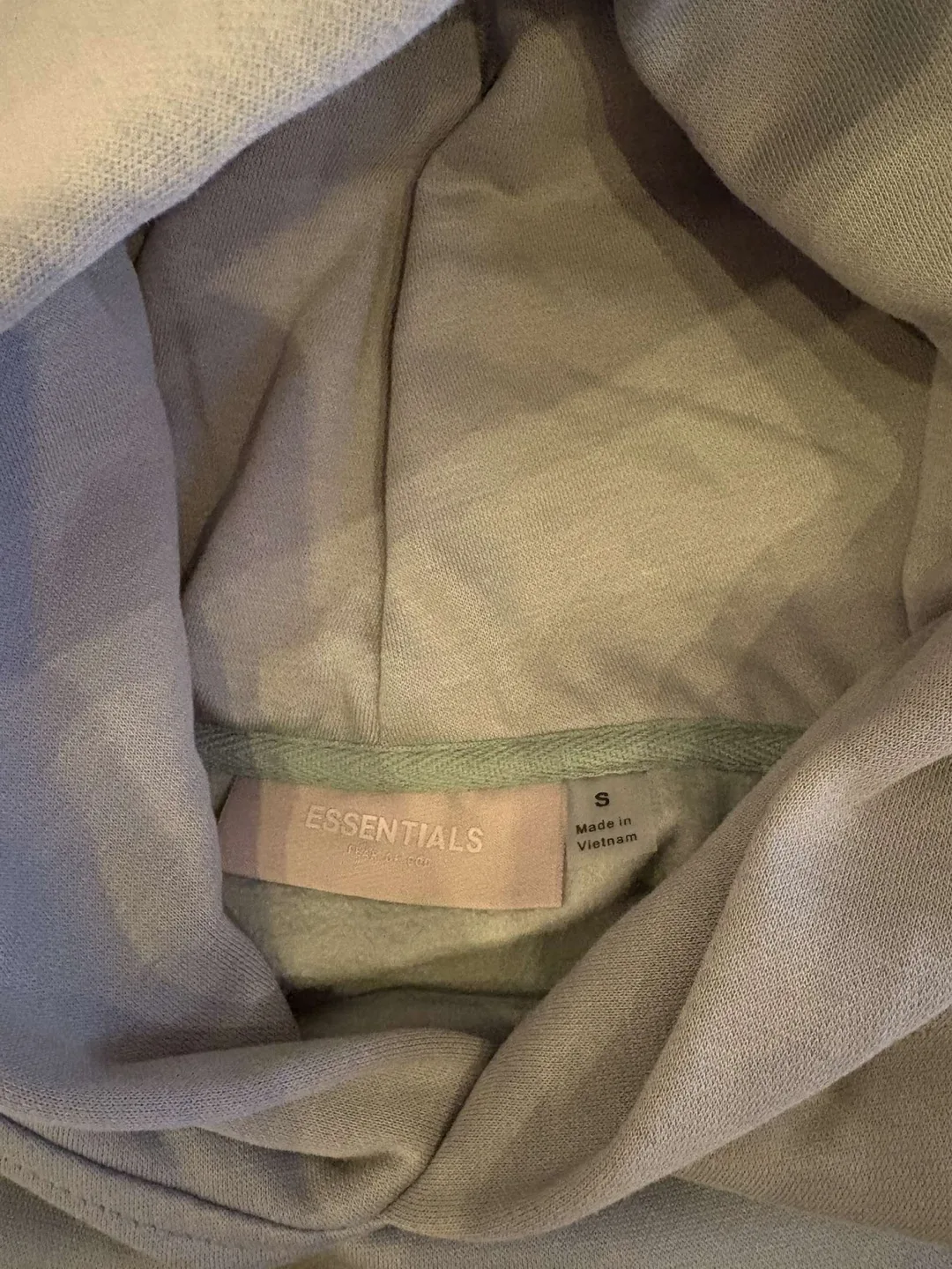 Seal essential hoodie image indicator(2)