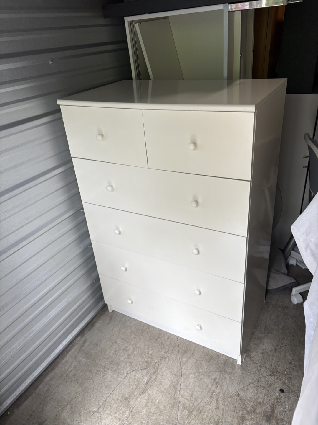 Dresser delivery available - photo 2