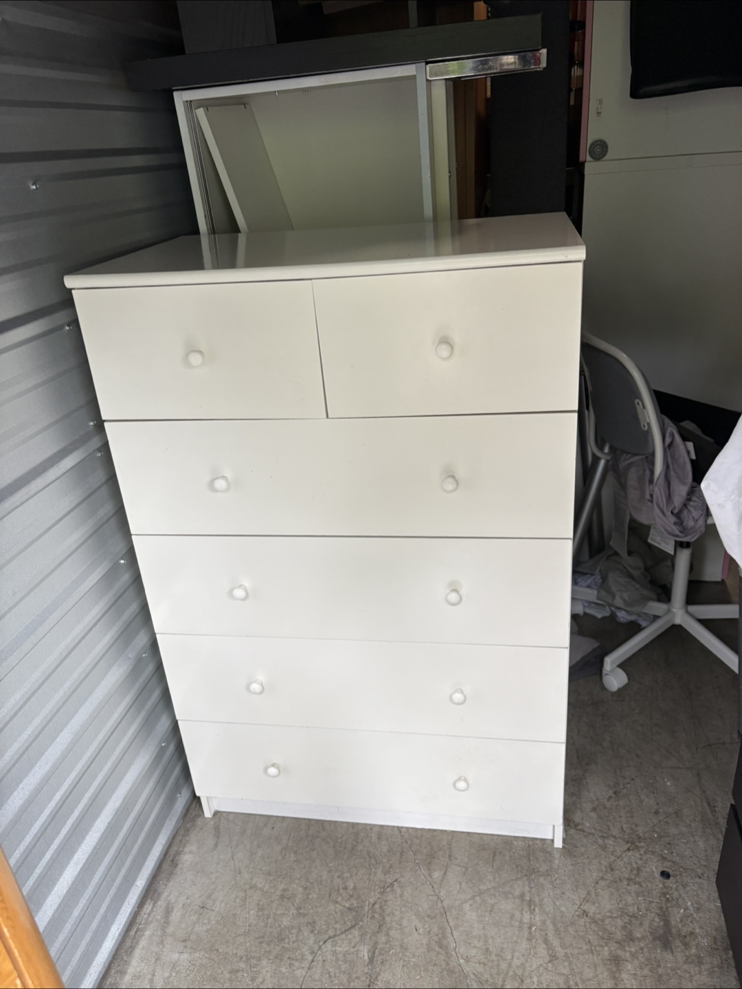Dresser delivery available - photo 3