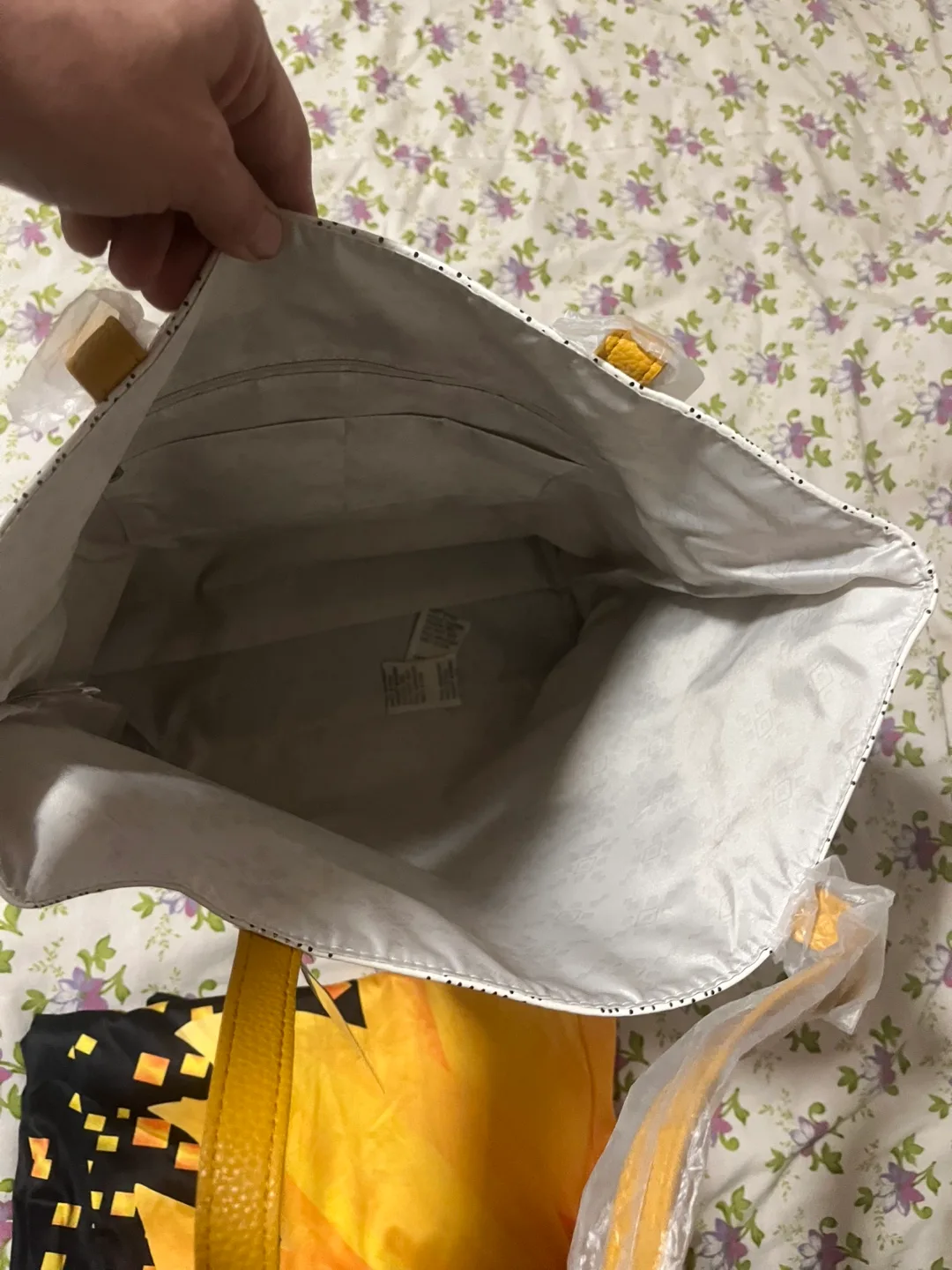 Thirty-One Large Utility Tote - New! image indicator(2)