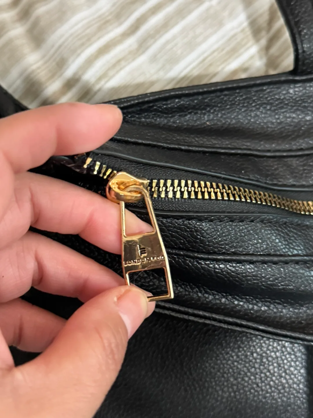 London Fog Black Tote Bag image indicator(5)