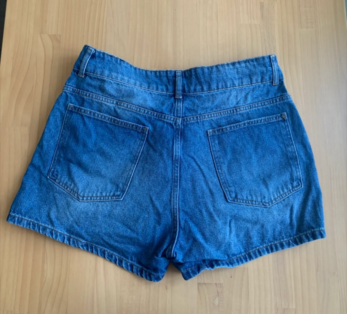 Le Lis Blanc Denim Shorts - Size 44 image indicator(3)