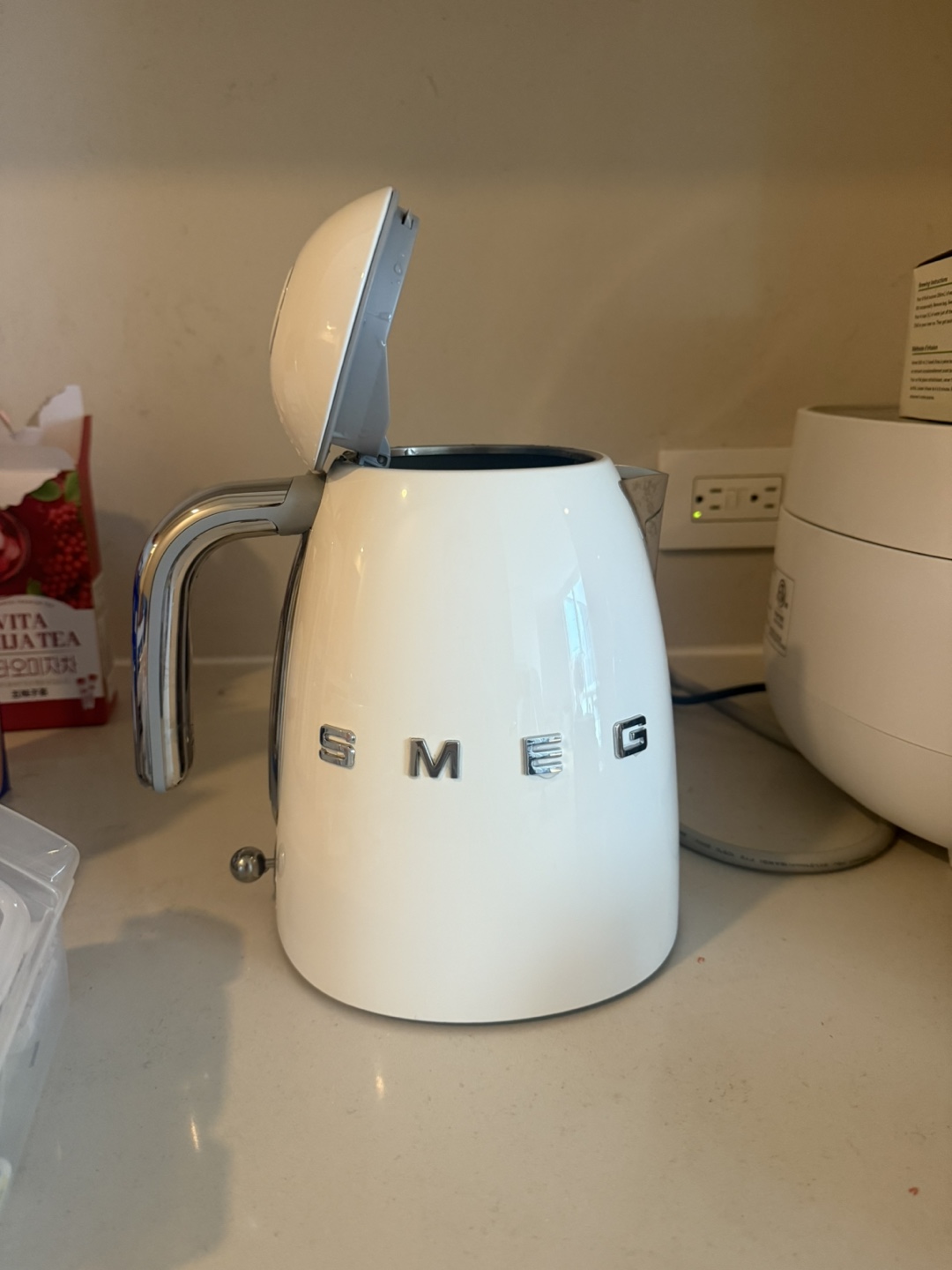 Smeg Kettle - White