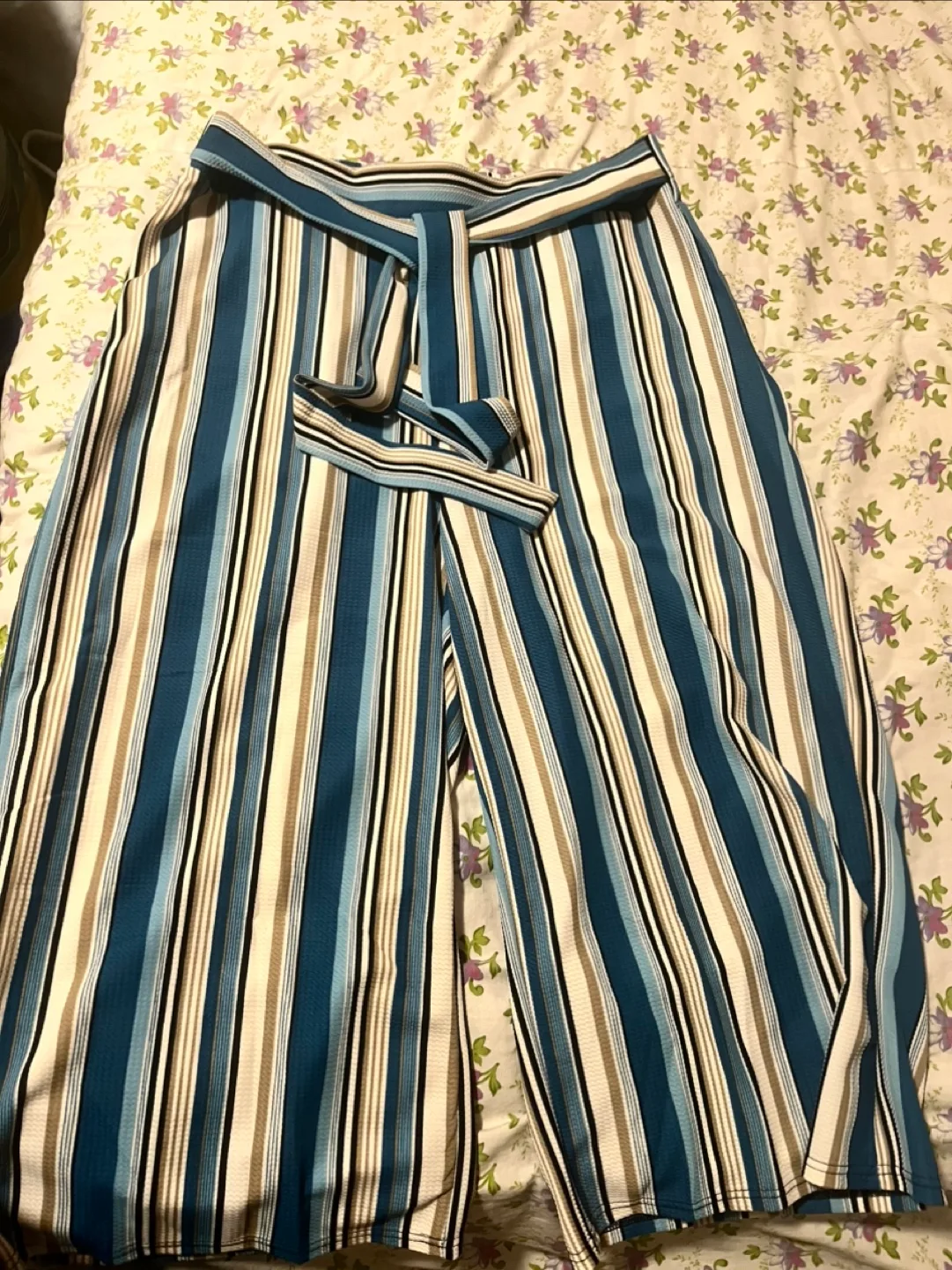 Wide leg pants image indicator(3)