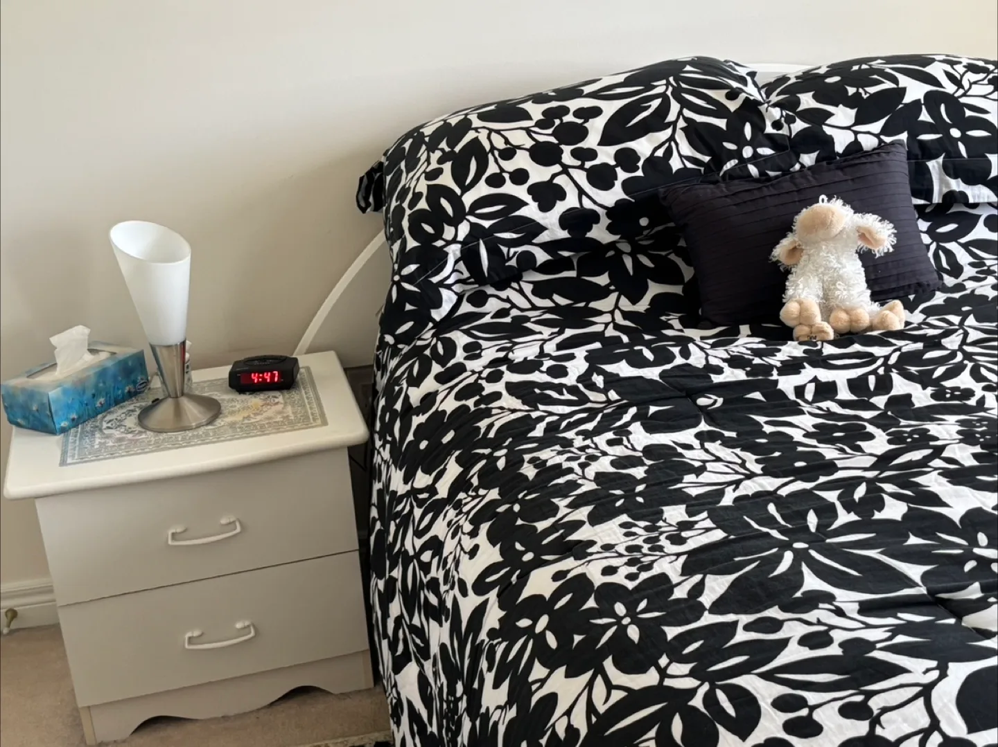 Four piece double wooden frame bed set image indicator(3)