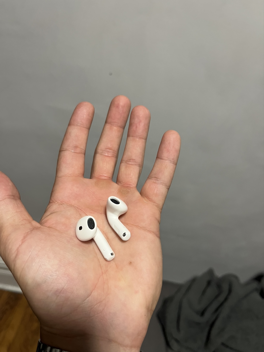 Apple Airpods 4 Pro with Case and Cleaning Pen - photo 2