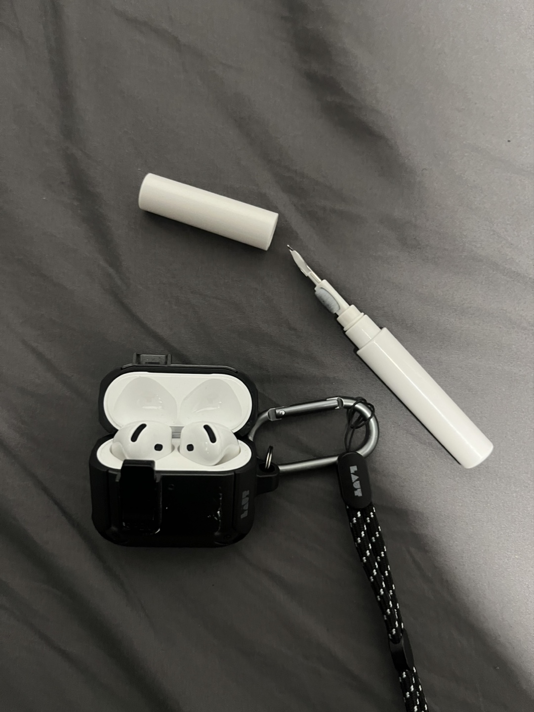 Apple Airpods 4 Pro with Case and Cleaning Pen - photo 4