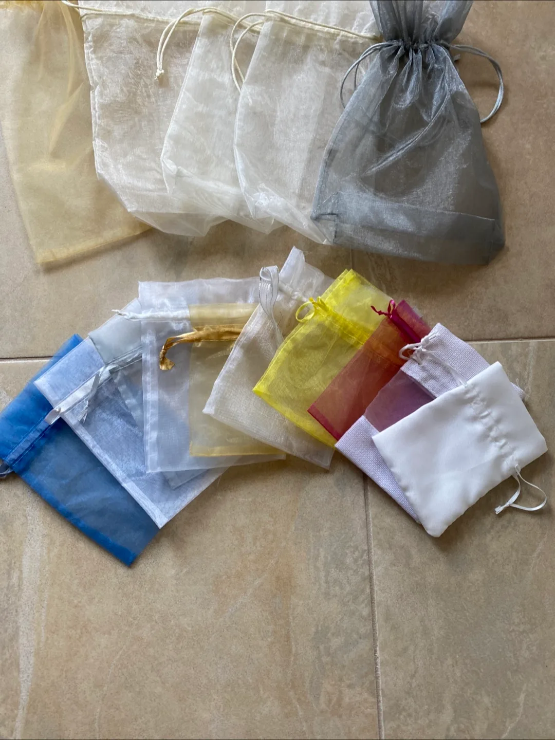 15 Assorted Sizes of Organza Pouches image indicator(2)