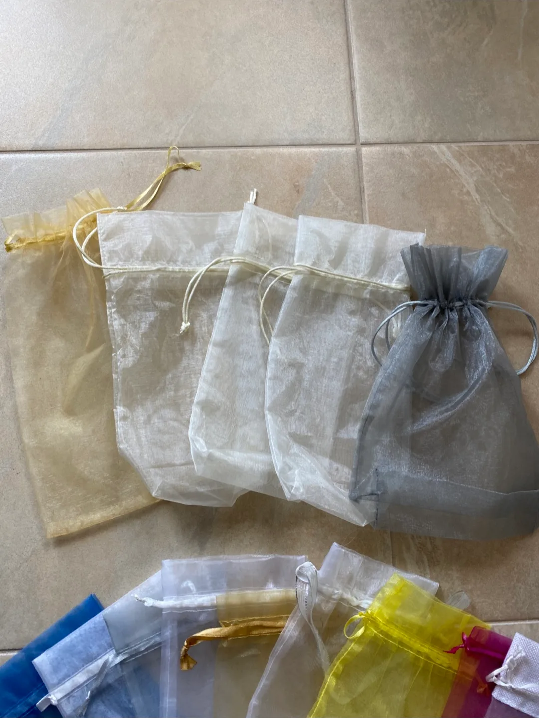 15 Assorted Sizes of Organza Pouches image indicator(3)