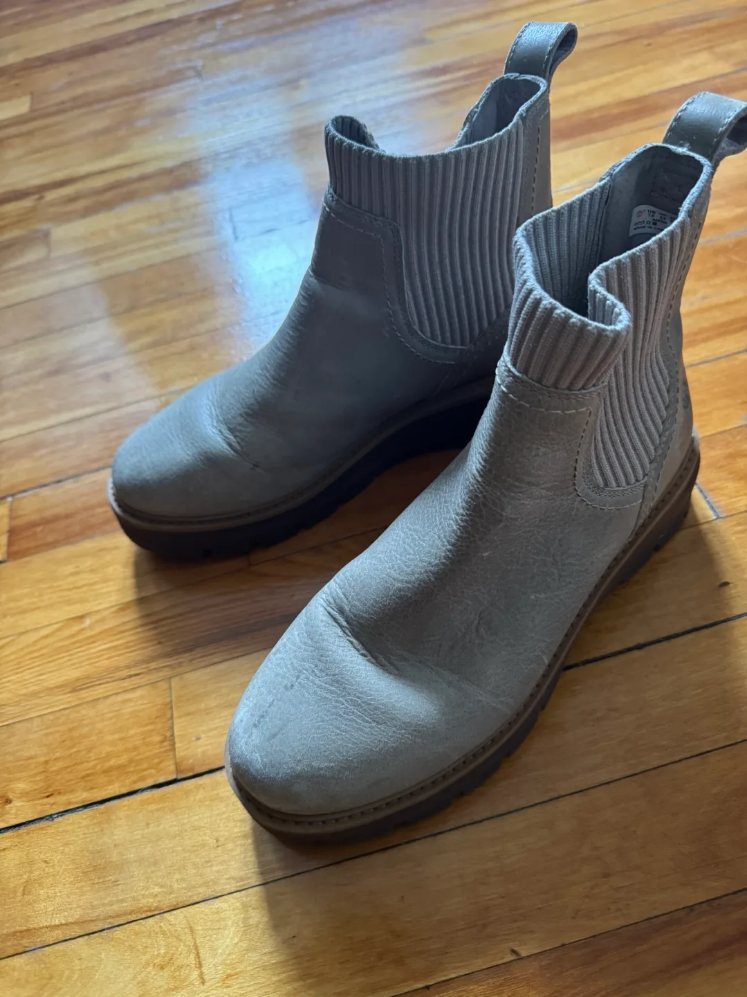 Timberland Chelsea Boots, Women's Size 7.5 image indicator(2)