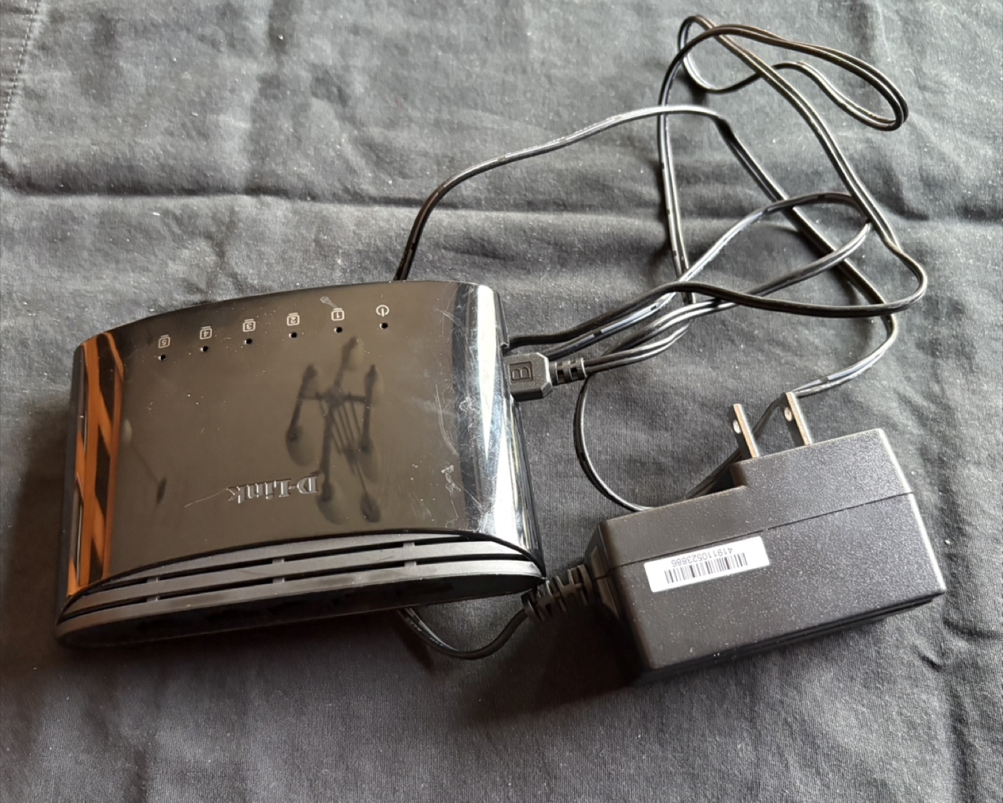 D-Link 5 Port Network Switch - photo 2