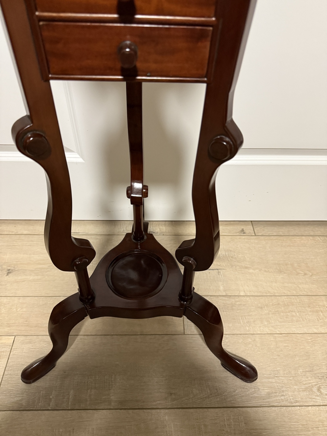 Antique Style Mahogany Plant Stand - photo 3